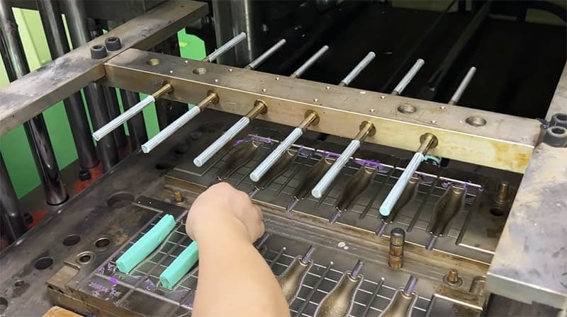 Injection of silicone-Silicone Overmolding