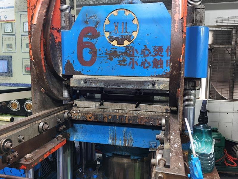 Silicone Compression Molding Machine