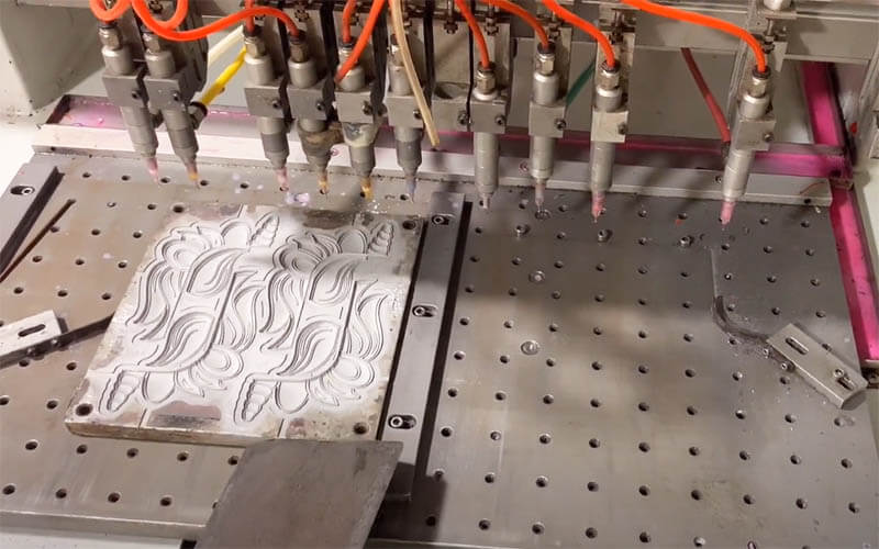 Silicone-Dripping-Dispensing-Molding